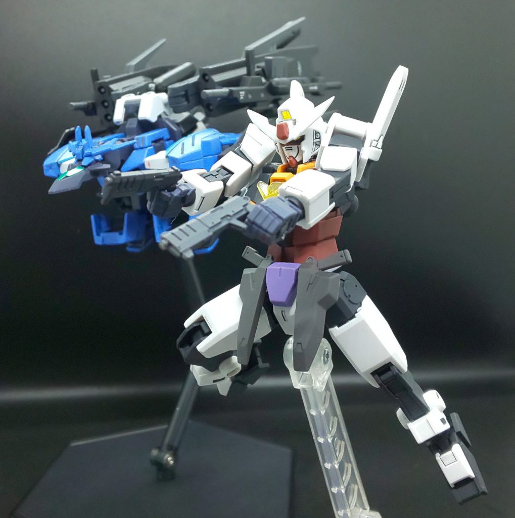 コアガンダムとアクエリアスフライヤー。二挺のハンドガンが武器です。