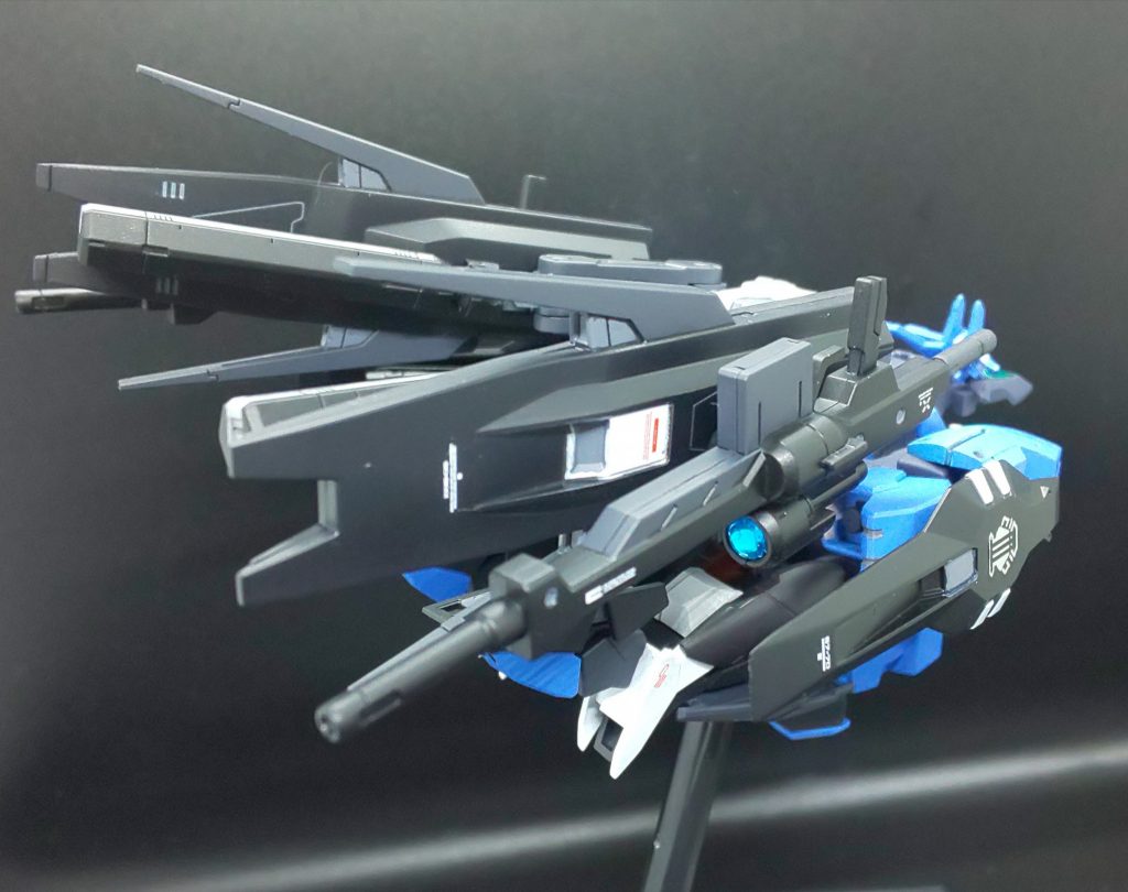 アクエリアスフライヤーは、流水をイメージしてライトブルーにしました。