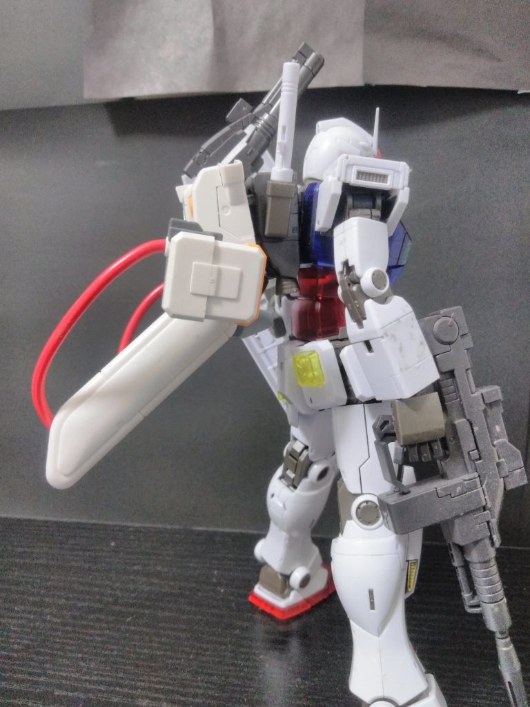 右からバックパックのみ4号機のものを取り付け他は一緒ですMGは失敗が怖い…なのでご覧の通り小改造です