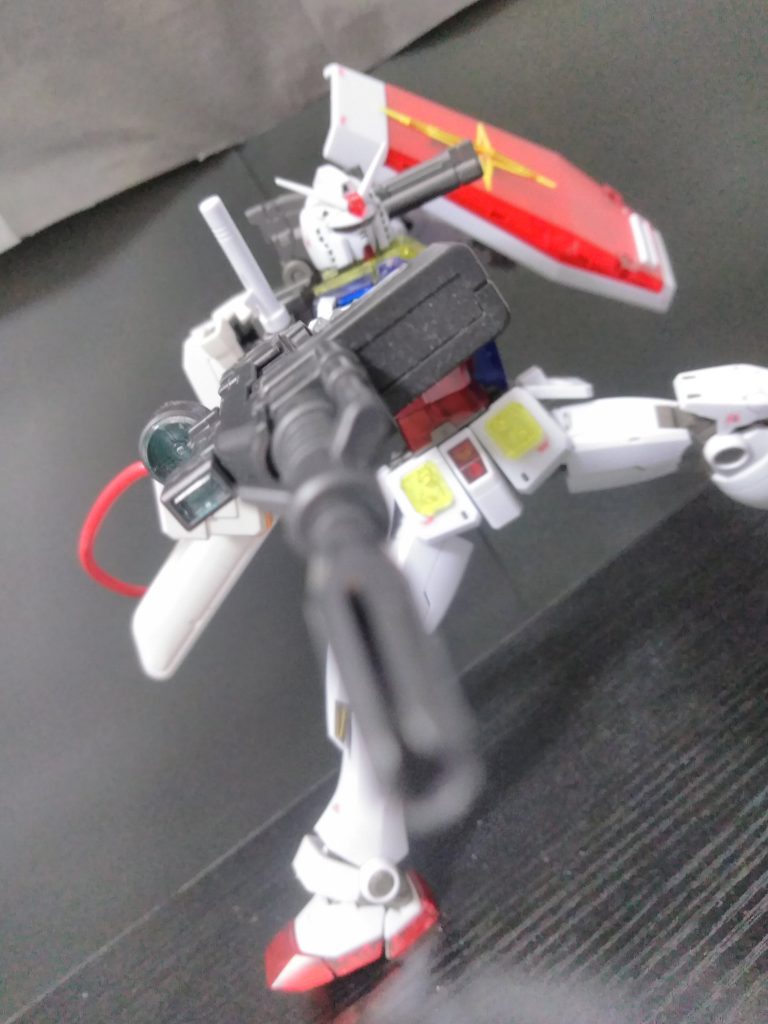 変わった撃ち方スコープ使わないの?