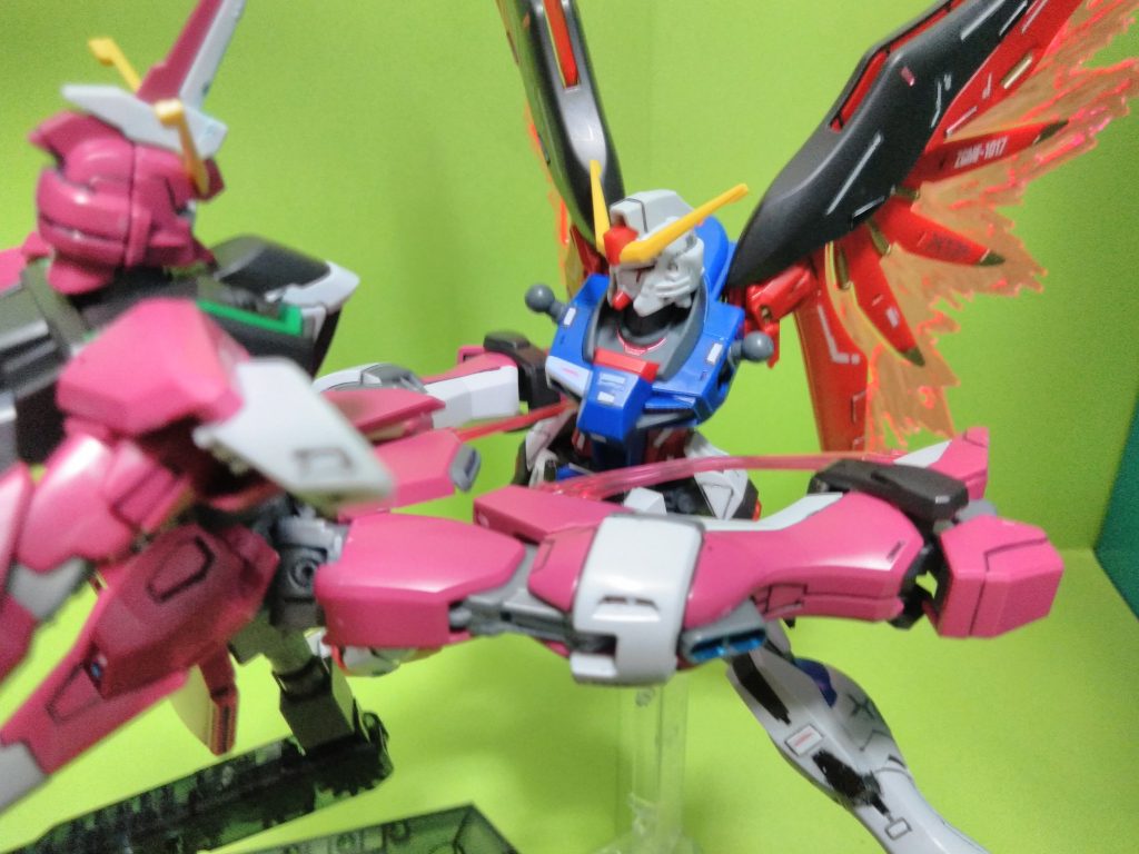 「ジャスティスもやりすぎだよ!」デスティニーガンダムもかっこいいし強い!https://gumpla.jp/hg/633027花を持たせないジャスティス