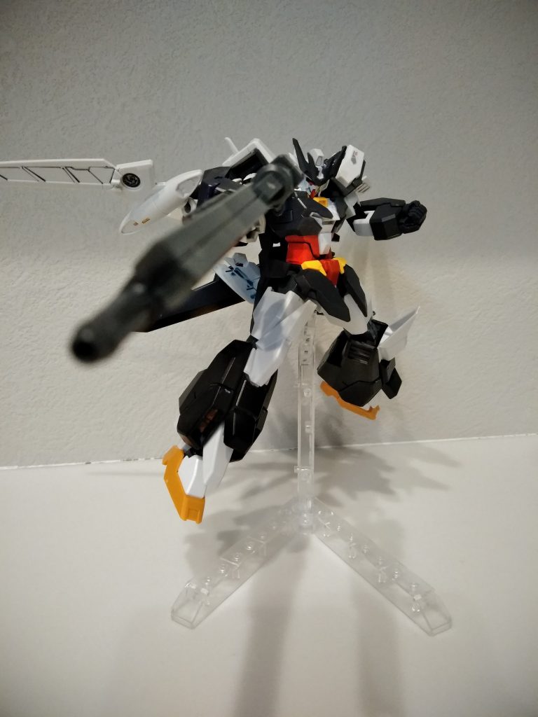 下半身はTRYAGEマグナムのものに両ともにロングライフルが似合う機体だから合いますね！