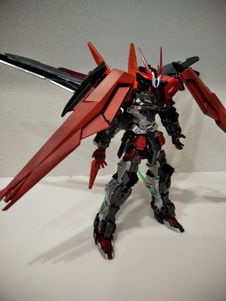 クロスも思わせるシルエット!オリジナリティが出せましたかね?トランザムインフィニティに匹敵する能力強化モードシステム・ウロボロスを有する