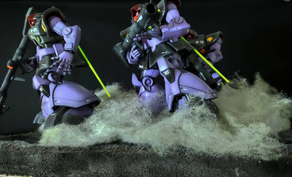 迫撃トリプルドム、台座も製作してジオラマです