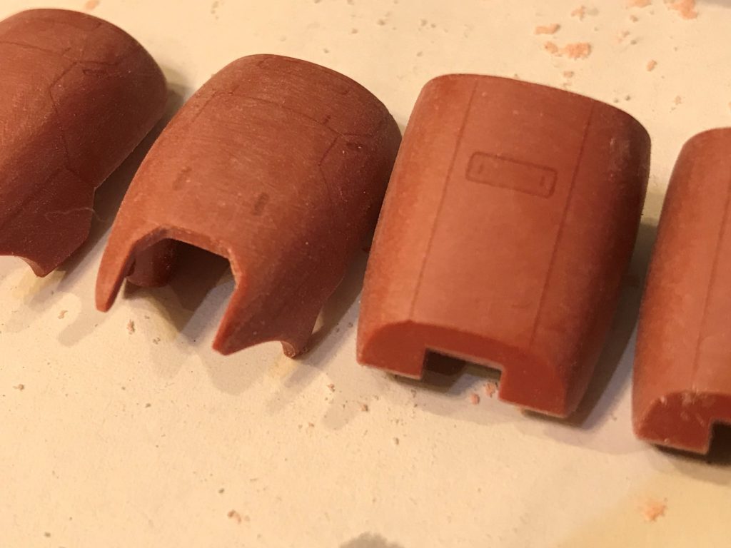 ピクセル迷彩デカール貼るのに邪魔になるので太もものスジボリ埋めちゃいました。まさかのディテールダウンですw やってよかったです。効果てきめんでした。