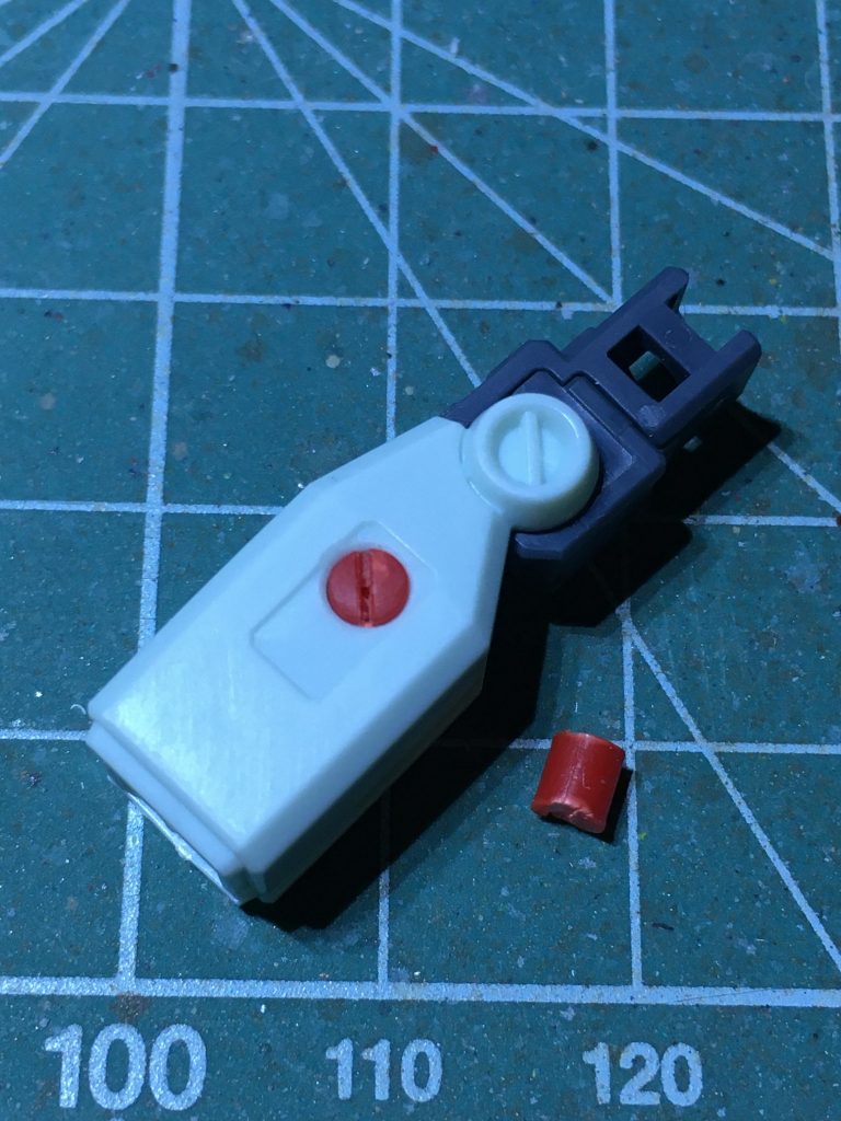 ランナーから腕やシールドの穴埋めパーツを作ったり