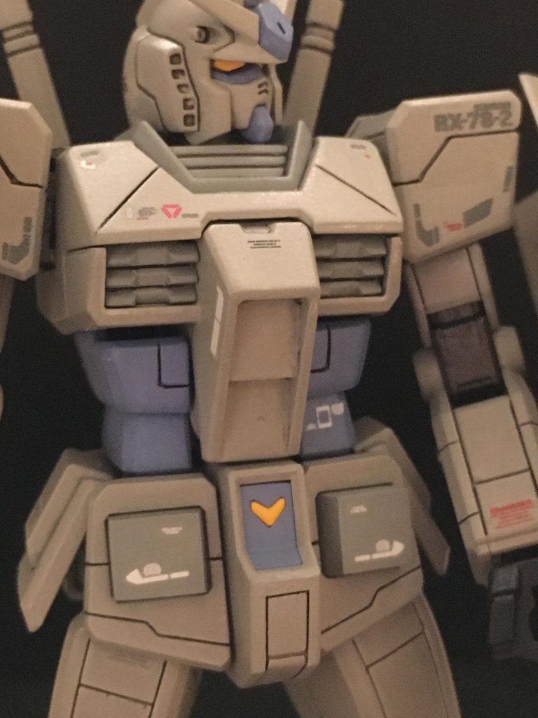 低価格なので思いきって削ったり彫ったりいじりたおしてみました。今回一部VICカラーを使ってみました(濃いグレーと青っぽい部分)、ムラが出にくく筆塗りにはとても素敵な塗料だと思います!