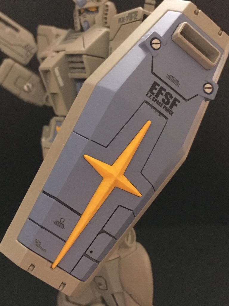 スジ彫りも幅を適当に変えてみたりC面作ってみたりとあれこれ試しています、うっかりスミ入れふき取りを忘れていますが気づいたのがコート吹いたあとなのでどうしようもありません、アフターカーニバル!