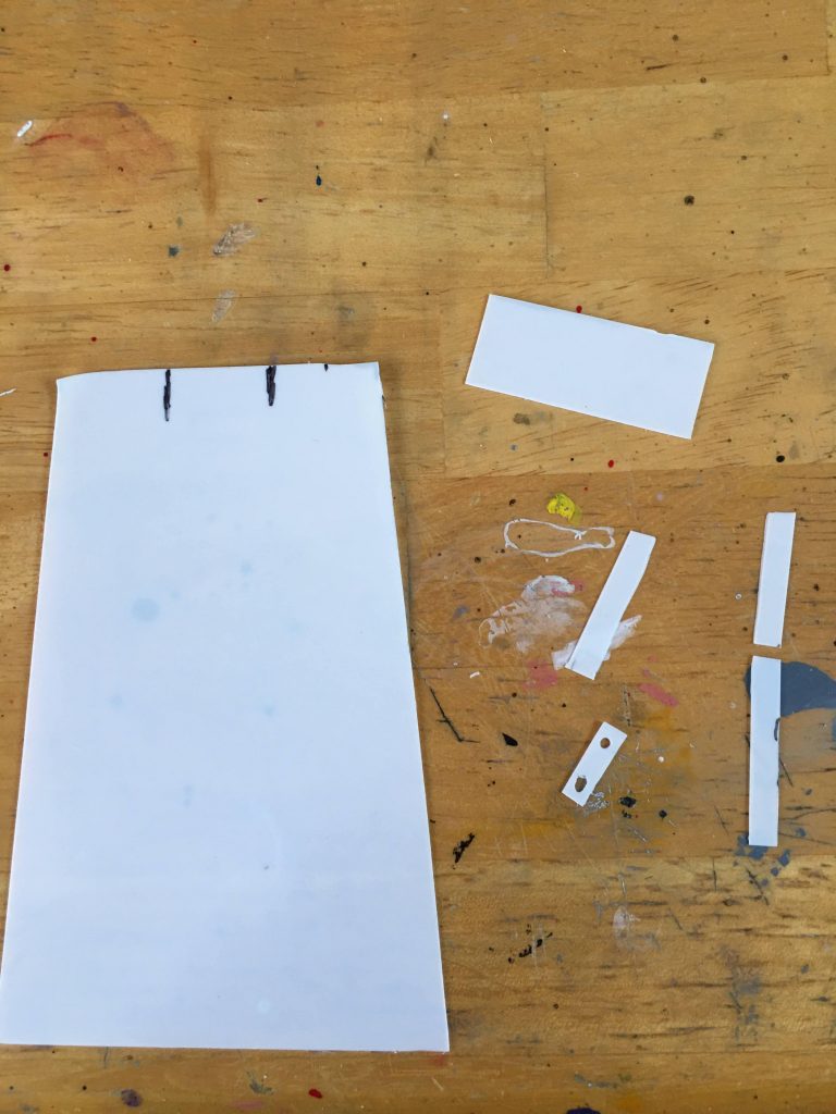 マントはプラ板から作成する方法にしました。簡単に作れる反面形が固定なので、他の方法もできれば試してみたいなと思っています。