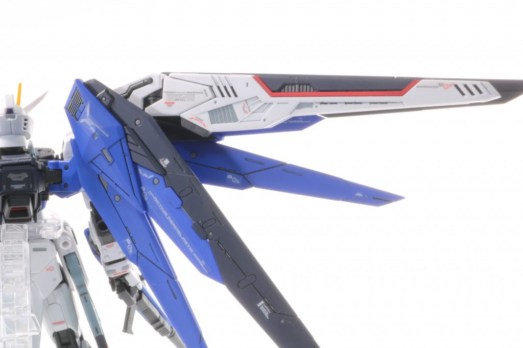 バラエーナはこんな感じにグレーを追加しました。RGは初めてまともに作りました。細かい部分が多く難しいですが、かっこいいキットでした。