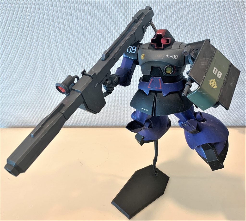 各部関節は全て切除し各部位毎に接着合わせ目消しし、塗装後にアルミ線や瞬着で繋ぎ合わせました。