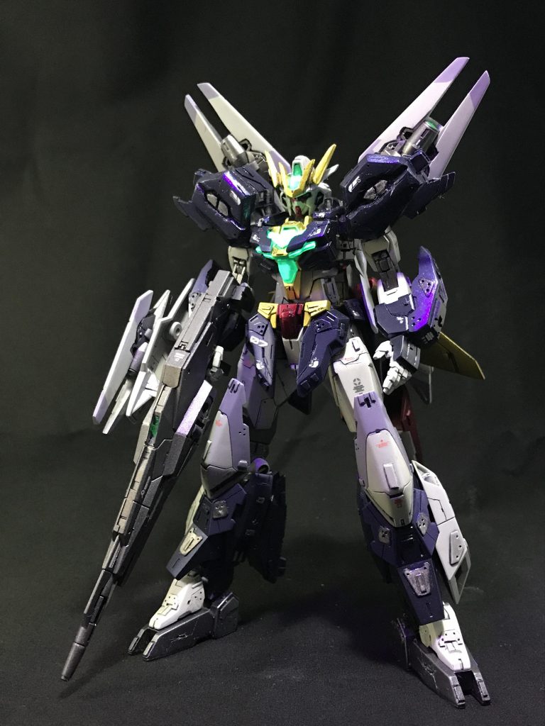 フロントから撮影。各部をディテールアップし、情報量を追加。