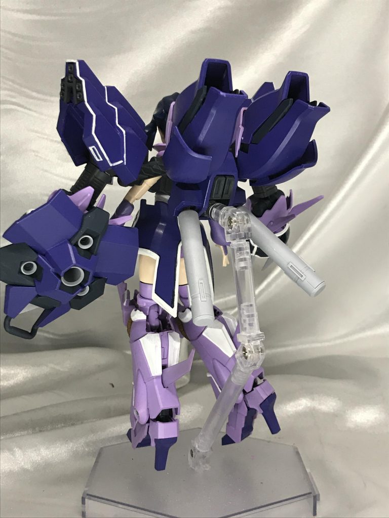 背面。バックパックと本体の間にダイバーナミのバックパックをかませてバランス調整してます。ローゼンズールの腕はバックパックからアームを伸ばして生やしています。