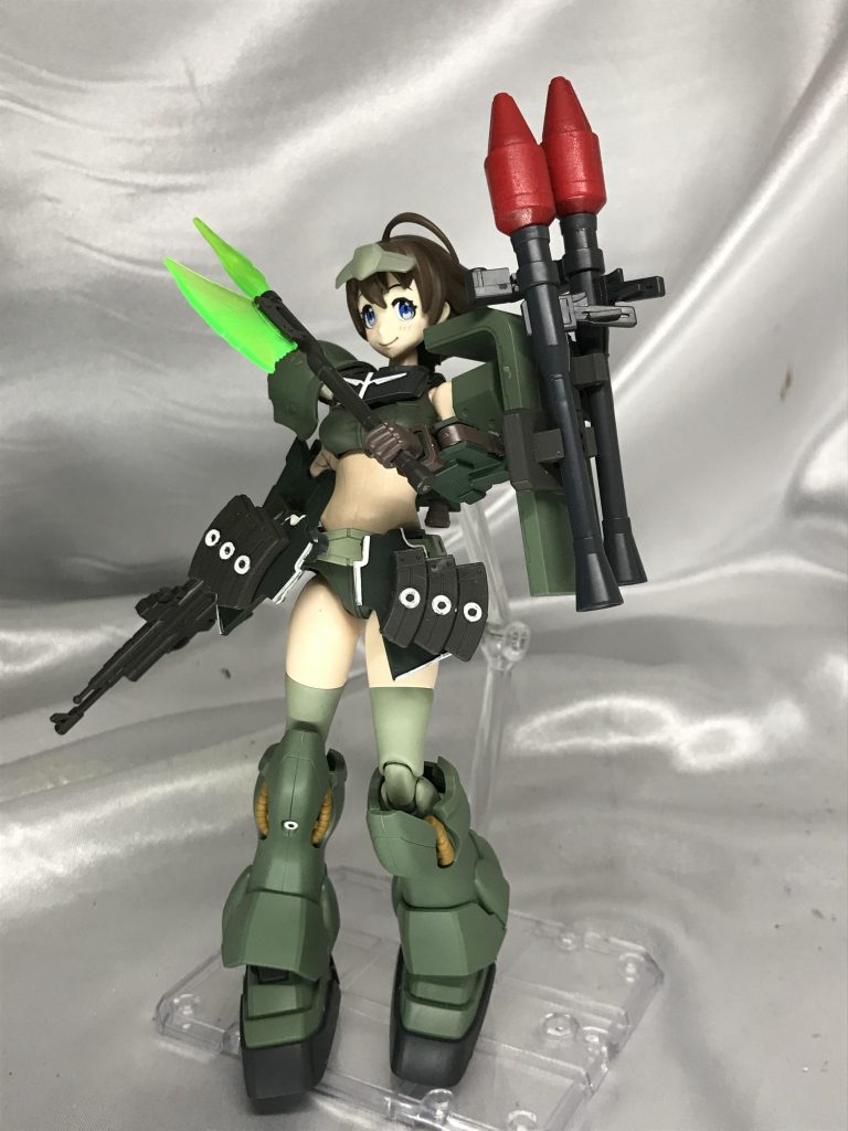 まずはナナミさんズールから。一般機の最も標準な姿です。ロケットランチャーは腰ではなく、肩に二丁マウントできるよう改造しました。