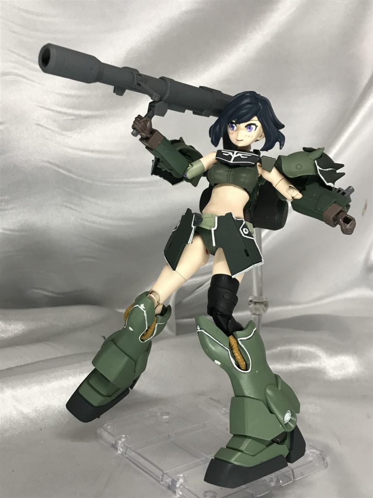 意外に持たせにくいんですバズーカ。