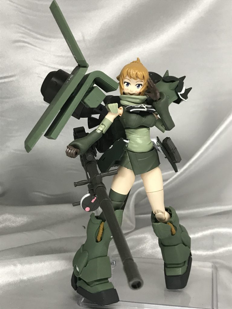 最後はランゲブルーノ砲装備型フミナさん。装備は指揮官型をベースに右肩にシールド、シールド重ね用の指揮官用盾をつけてます。