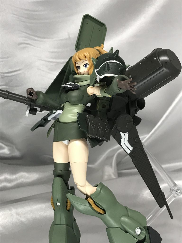 こちらも方はバックパック接続式。肩アーマー別可動はポーズも取らせらせやすいので好きです（///▽///）