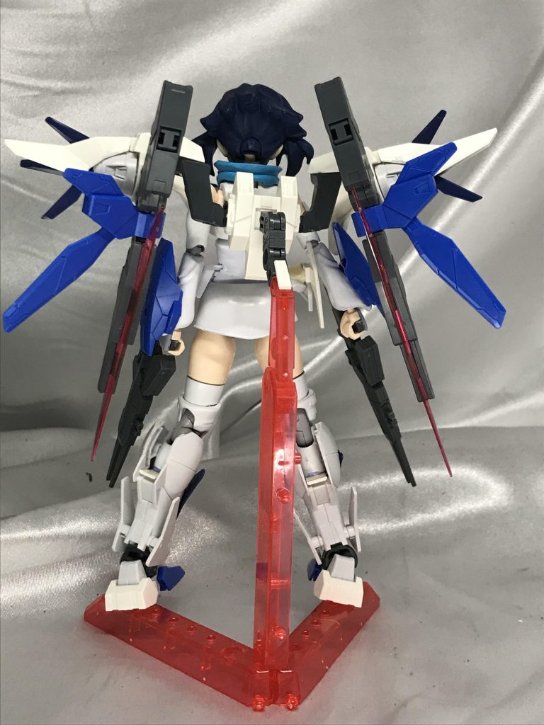 背面。珍しく？バックパックがユニバーサル規格じゃなかったため、接続部分を新造し、装着してます。