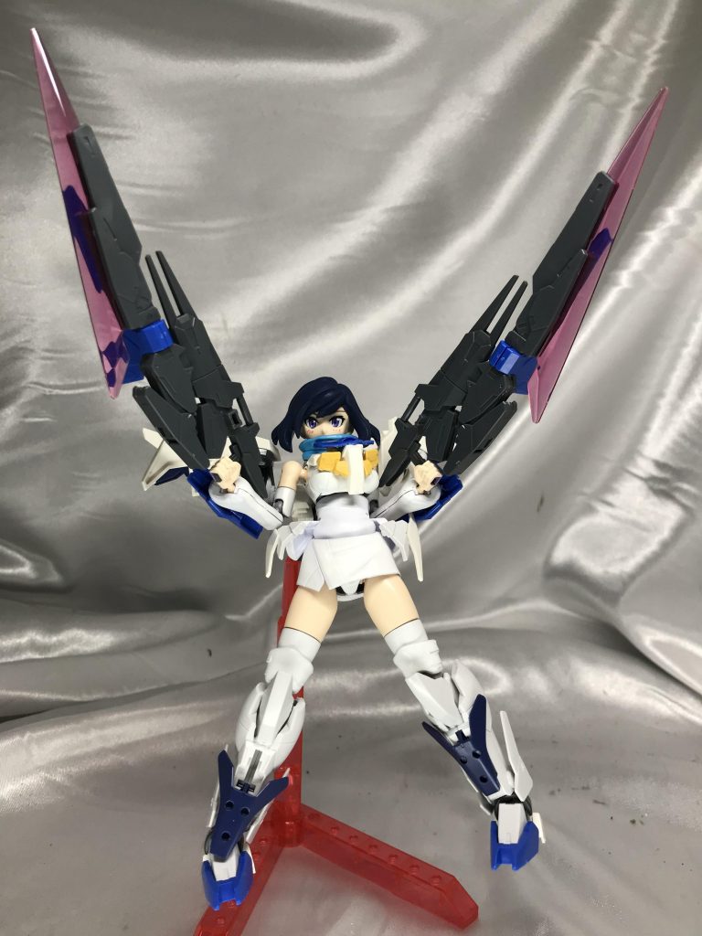 背部の剣は銃に接続、大型銃剣に出来ます。中々の重量ですが、めちゃくちゃ派手でこの形態好きです（///▽///）