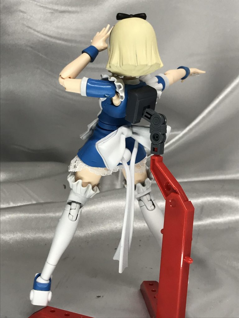 背部。カラー塗り替えのみでほとんどいじっていません。何なら足の白は成形色です。フレンチブルーってスプレーのカラーが最近気に入ってよく使っているのも創作意欲を手伝いました。