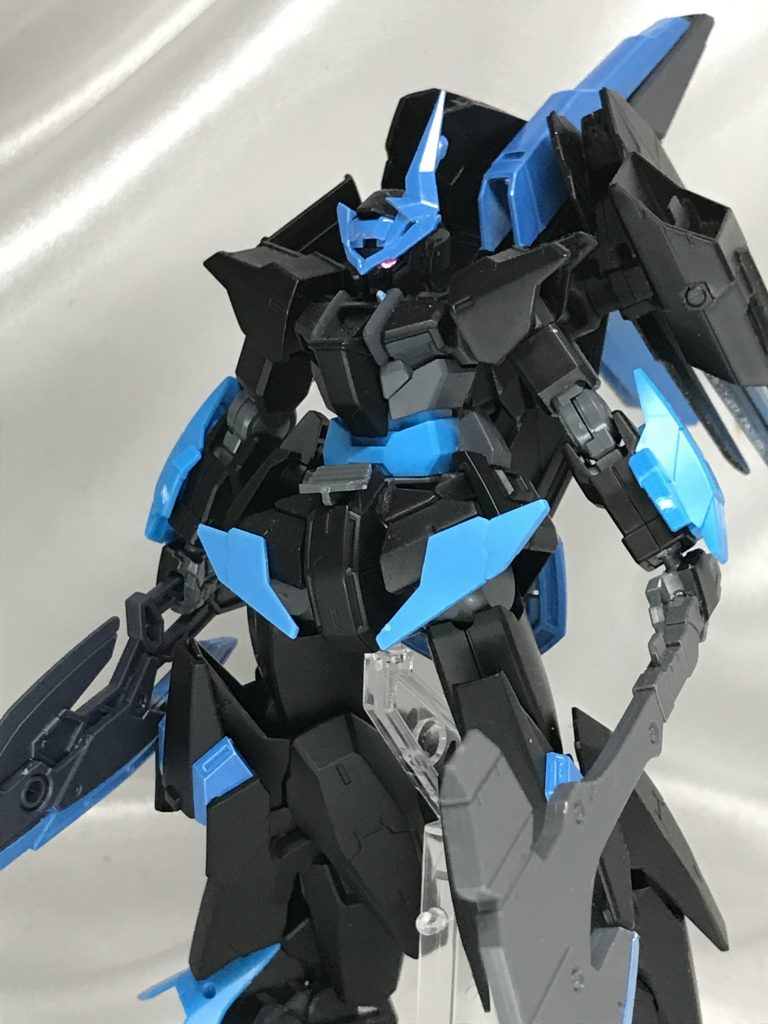 ここまで寄ってなお顔が見えないw基本はダブルオースカイを使用し、足にゼルトザーム、足首にシルヴァ・バレト・サプレッサーを移植して足を長く太くしました。腰を落としても短足に見えず、力強いポーズが出来たと思います。