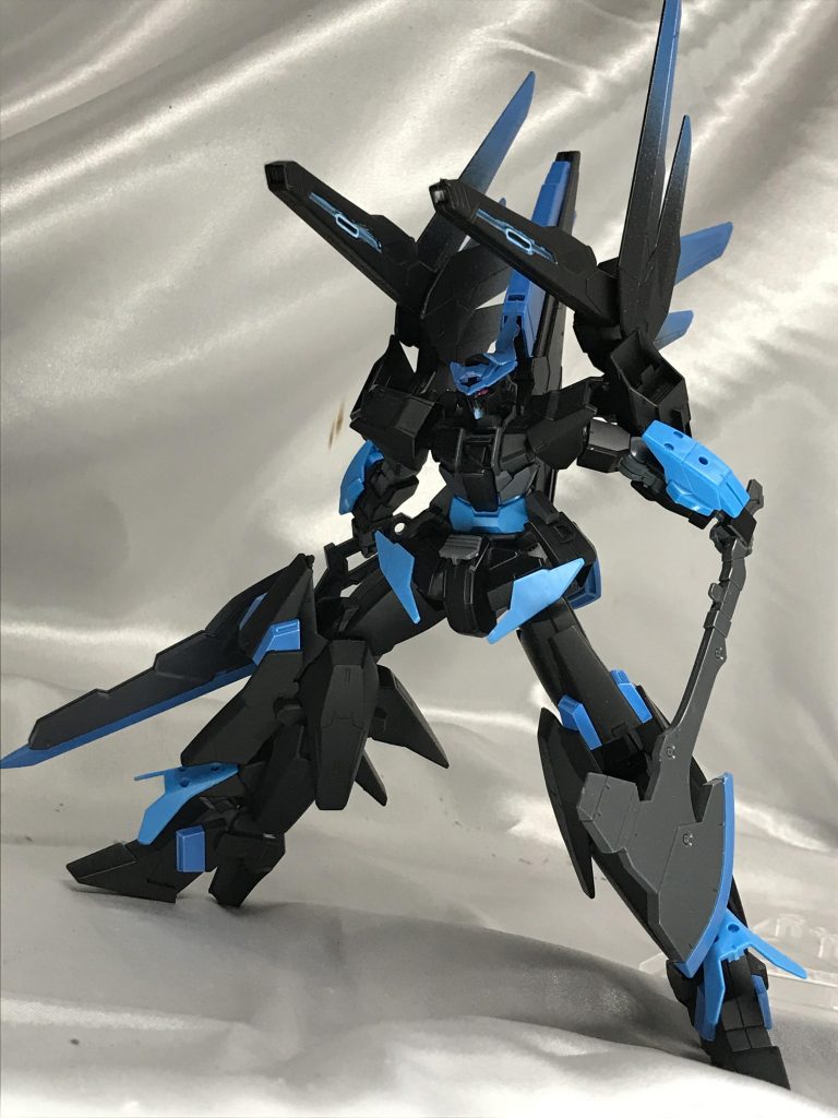 唯一の飛び道具にして奥の手。二連高加速荷電粒子ビームを発射します。フリーダムの翼は推進ではなく砲身冷却のフィンとして作用しているので、発射するときは上方に広がります。フィンは放熱のため左右綺麗にそろわずバラバラに広がります。