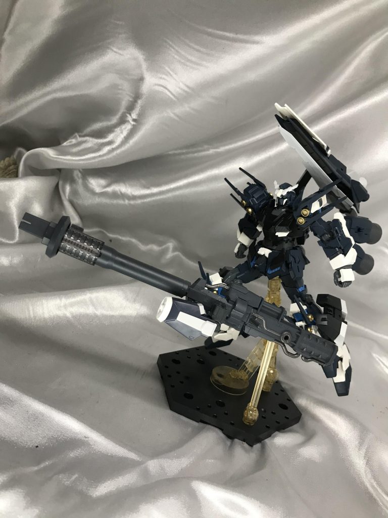 「メガビームバスターを使う、射出してくれ。」携帯できない大火力武器、メガビームバスターです。