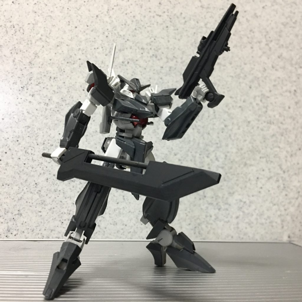 スローネ・Nullの時点で既に基本フレームは完成しており、ビームサーベルのほかに、中距離狙撃ライフルと、より攻撃的なプロトGNバスターソードが取り入れられた。これらは後のアインとツヴァイに引き継がれている。