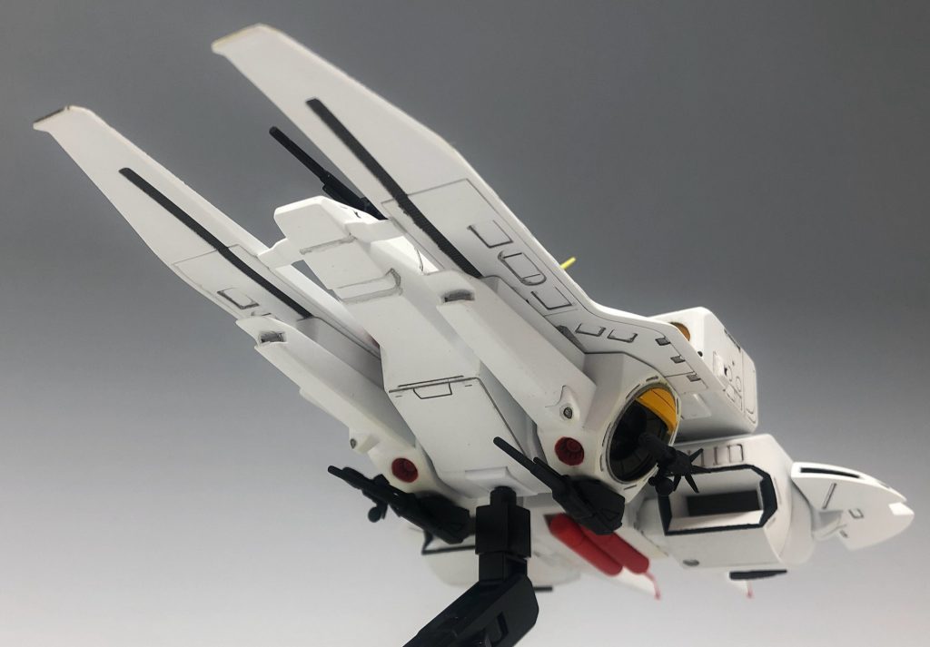 左右のナセルの前面の塗り分けは非常に難しかったです。一回失敗してしまったので、ドボンしてから再度しっかりとマスキングしなおして塗装しました。ここが一番塗装の手間がかかったような気がします。難易度高しっ!!ナセルの奥はそのままだと塗装しにくいので、くり抜いてスリット入りプラバンを塗装後にハメられるようにしてあります。