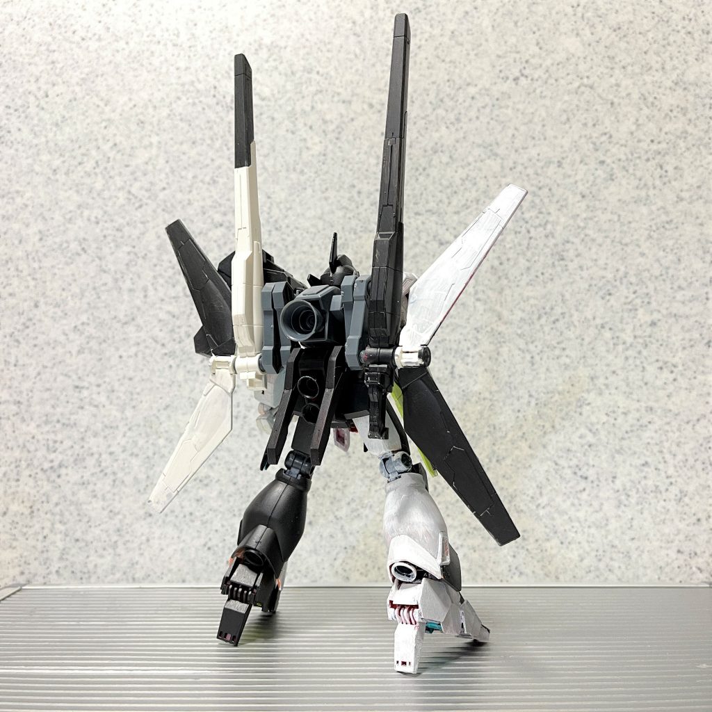 当時、ガンプラバトルで活躍した機体が市販化される動きがあり、ジェガンブラストマスターもそのうちのひとつであった。「彼女」は少々ガサツな性格であり、派手な射撃系武器を好んだため、「兄」がチョイスした。