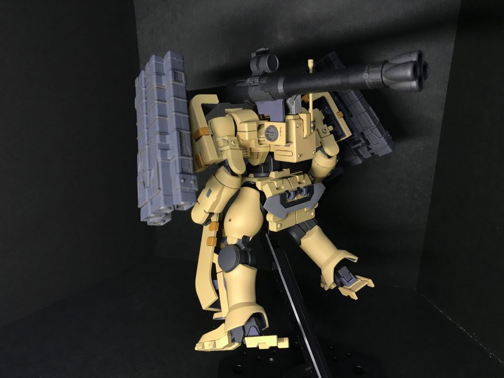 キャノン発射状態を後ろからキャノンと本体接続部をもっとモールド入れれば良かったと後悔しています。