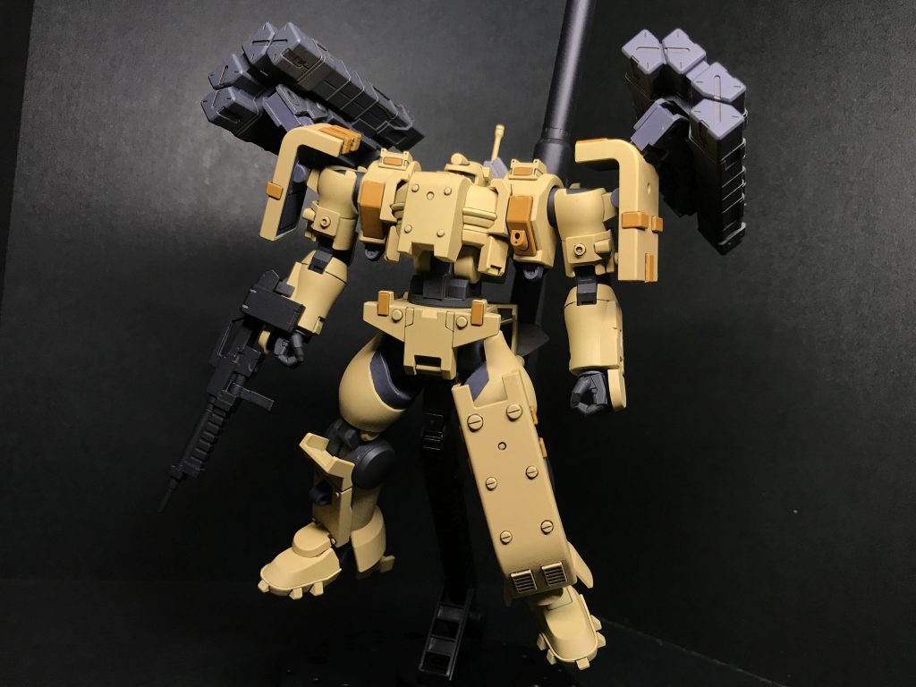 ミサイル射出状態ミサイルは付け替えて射出口を前に向けれるようになっています。