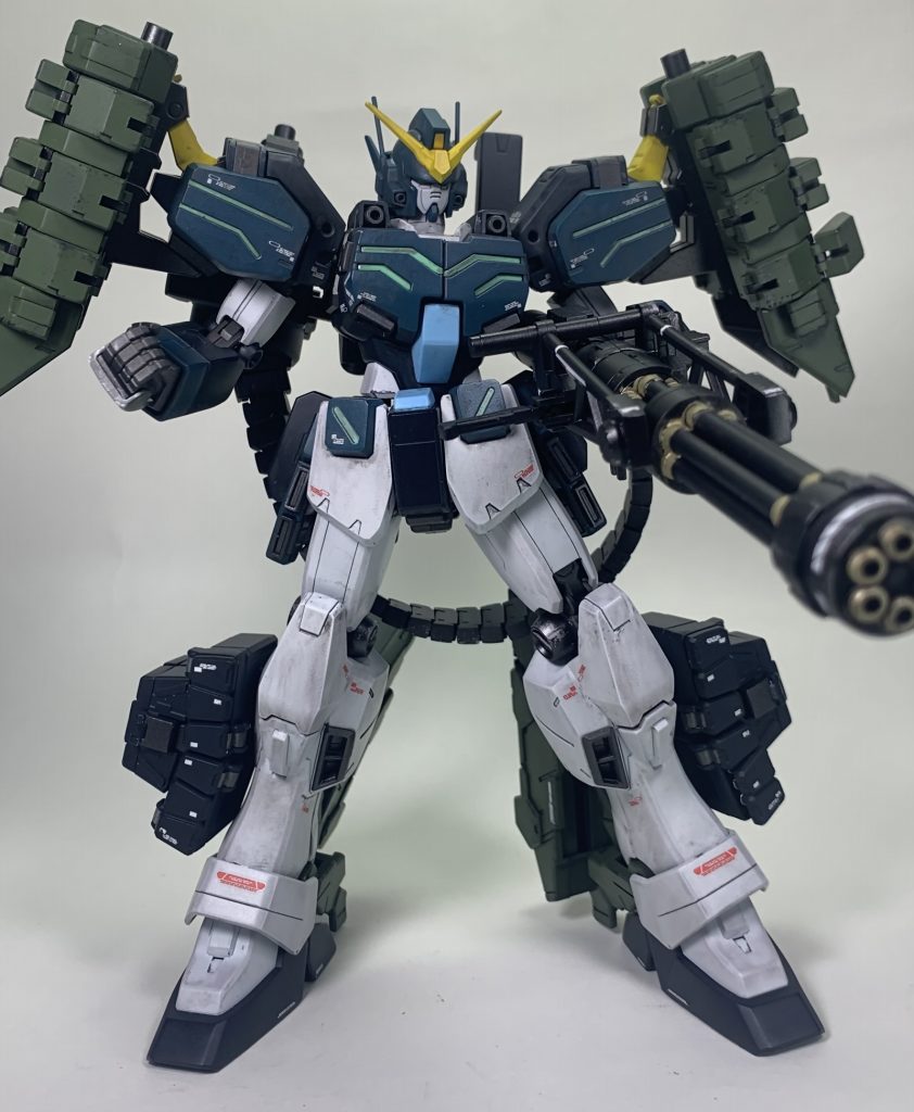 ビームガトリング武装にも一部シルバーでチッピング入れてるのですがあんまり目立つアングルで撮影してなかったことに今気づきました。