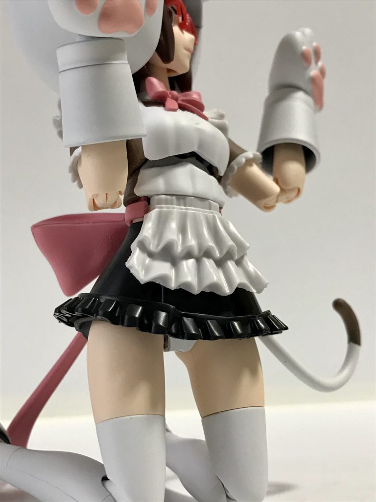 ＜翌日 2021.03.02 追記＞珠衣明 さんの作品（以下）を真似て、スカートを短くしました。切り取ったスソのフリル部分だけ戻して接着しておきました。よりかわいくなったと思います♪https://gumpla.jp/hg/672098