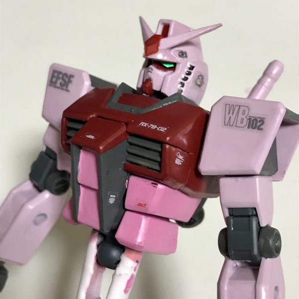 桜カラーシリーズ第四弾です（今シーズンはこれで最後のつもり）。EGガンダムをストライクルージュ風に塗って進めています。筆塗りがヘタクソで汚いですが… 楽しく取り組んでいます(^^)