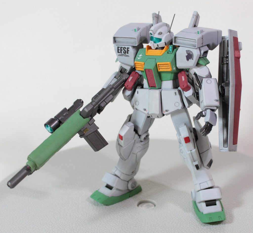 キット本体の方は小改造のみのほぼノーマルですが、今回のテーマとしてオリジナルの追加武装の分隊支援火器“ビーム・マシンガン”を作り装備しました。