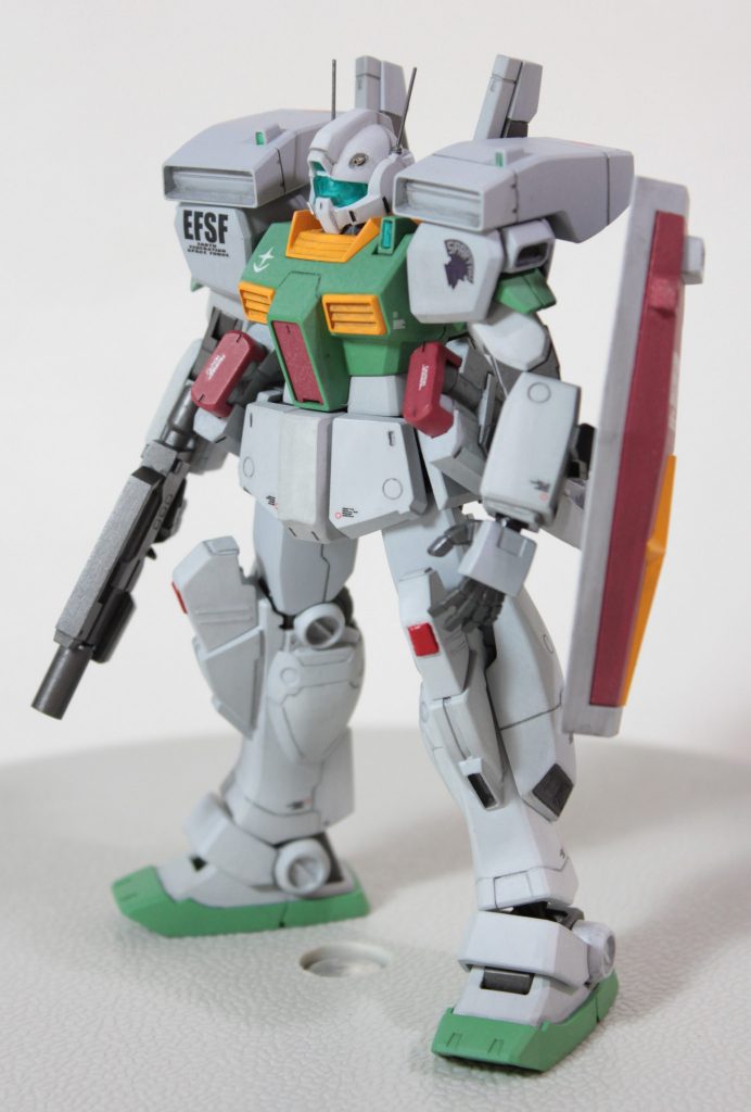 ■工作今回MS本体の工作はポイントを絞った小改造です。・頭部ここが一番手が入っているといえるかも。横から見ると前後長が短い気がしたので、プラ板を挟んで2ｍｍ延長してます。頭部バルカンは削り込んでHIQ PARTSの金属パーツを使用。アンテナは基部で切断、金属線に置き換えています。これだけでかなりシャープな印象になりました。