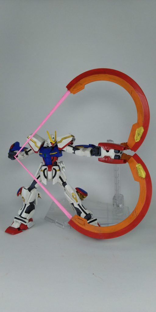 背中の光輪状のパーツは弓矢に変形。必殺必中ラブニングアロー。ハート型になるのがポイント。