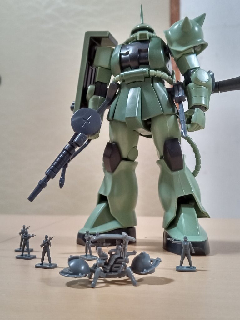 ワッパ目線で見ると、大きく感じる。次は、合わせ目消しと表面処理で、成型色仕上げ完成ですね。ジオラマにしてみたい。