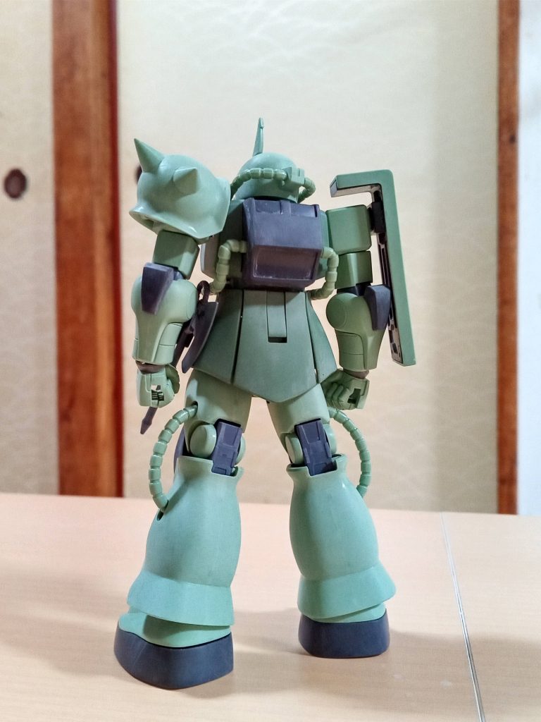 背中はどノーマル。バーニアつけるかなぁ?