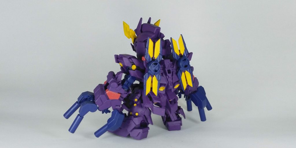 背中にはリフレクターファンネルを搭載。