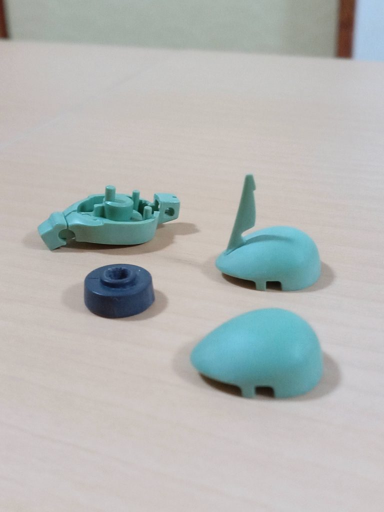 モノアイレール幅詰め0.8mm。ブレードアンテナうすうす。フラッグはあえて残してる。切り忘れではないのです。