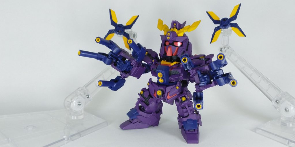 胴体はCSのユニコーンで胸正面はジャンクでサイコガンダムっぽくしてノズルを埋め込み。頭は小さめが好みなのでEXスタンダードのユニコーンからまるまる移植。くちばしをジャンクでそれっぽい形に修正。腕のビーム砲はBB戦士バンシィのものにプラパイプを差し込み接着。最後に黄色く塗った一回り細いプラパイプを差し込み。