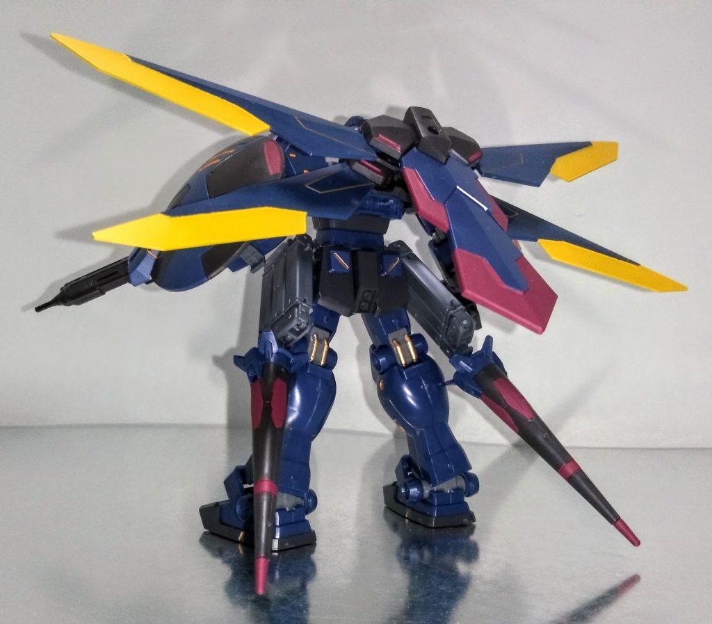 ミノフスキークラフトを小型化し昆虫の羽根に見立てたのは、アースノイドに固執したティターンズにとっては自然な事であった