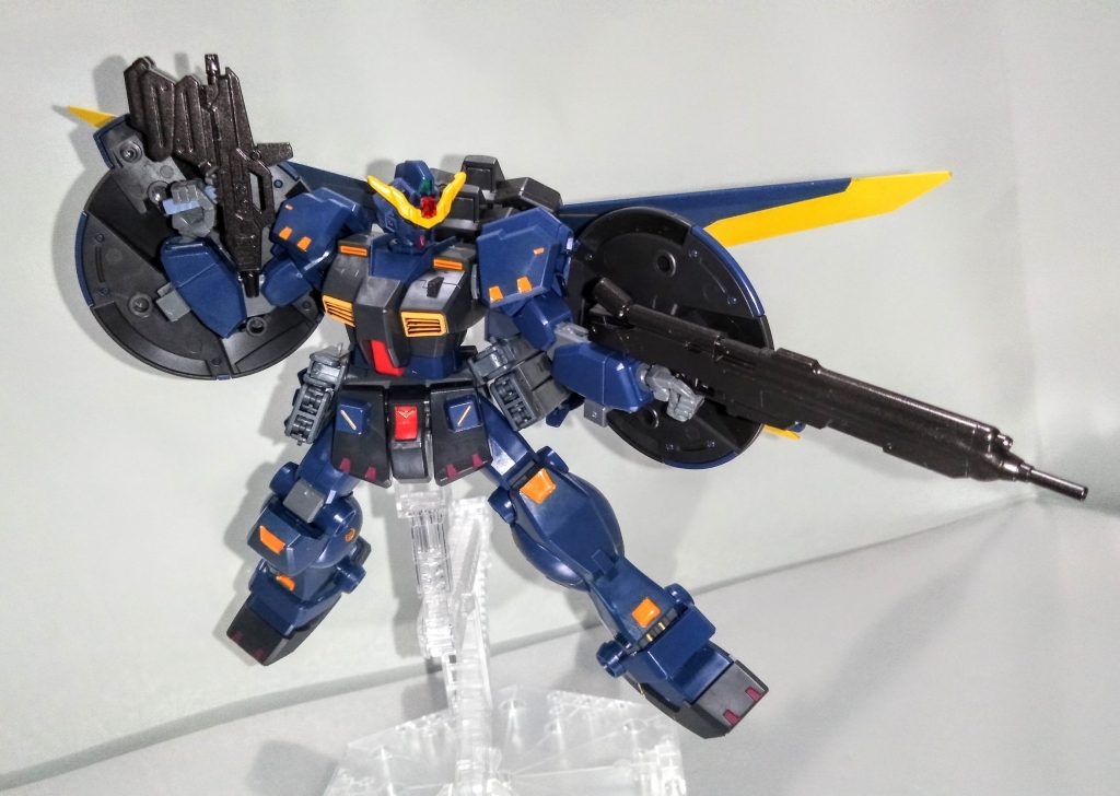 ジムの名は冠しているが、ジオン残党に与える心理的影響も考慮しガンダムヘッドが使われている 