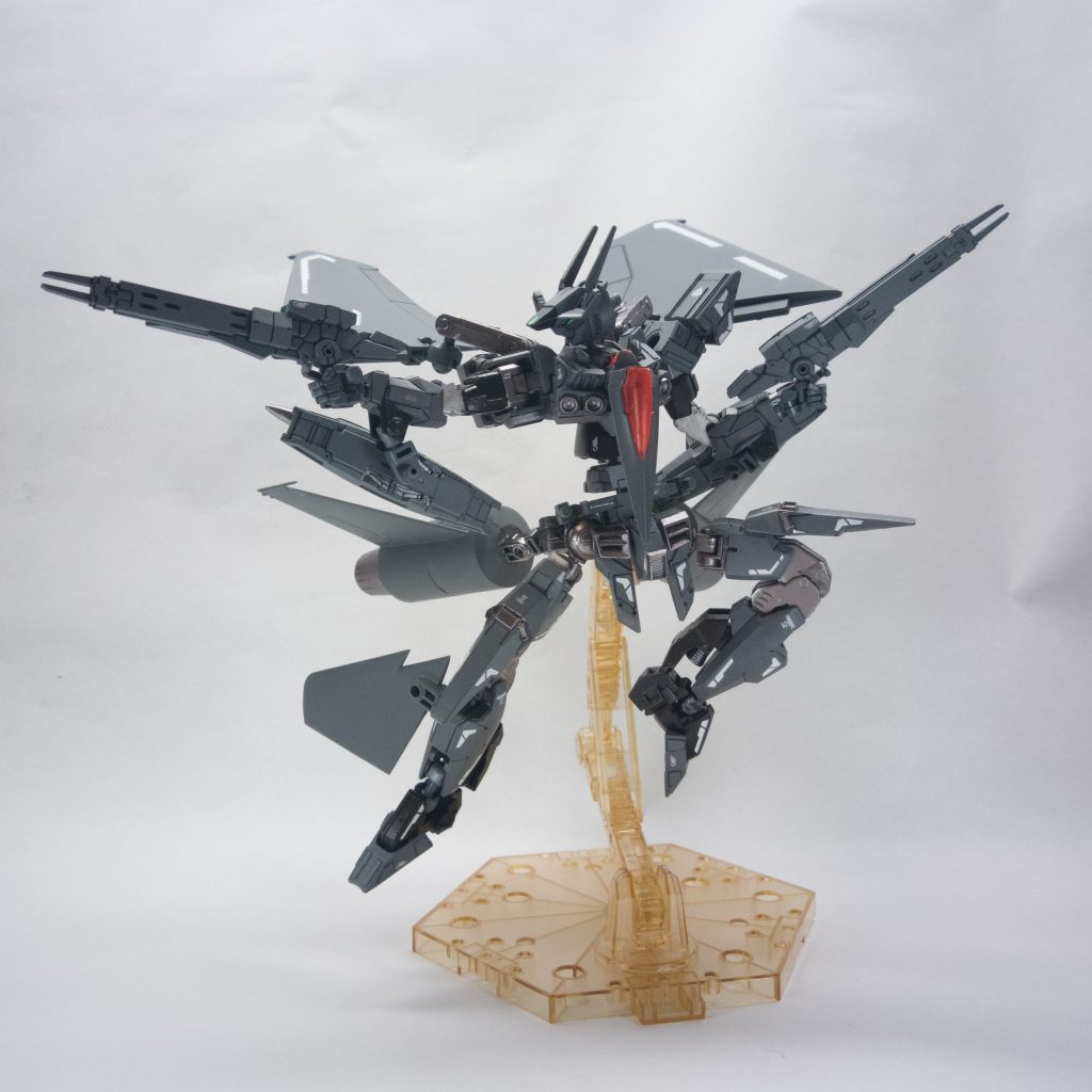 ビームレールガンx2本機体の主武装。ビームの収縮率、速度が自由に変更できるため、大気圏内でも空気抵抗を無視した攻撃が可能。ただし、銃身が長くやや取り回しづらい。