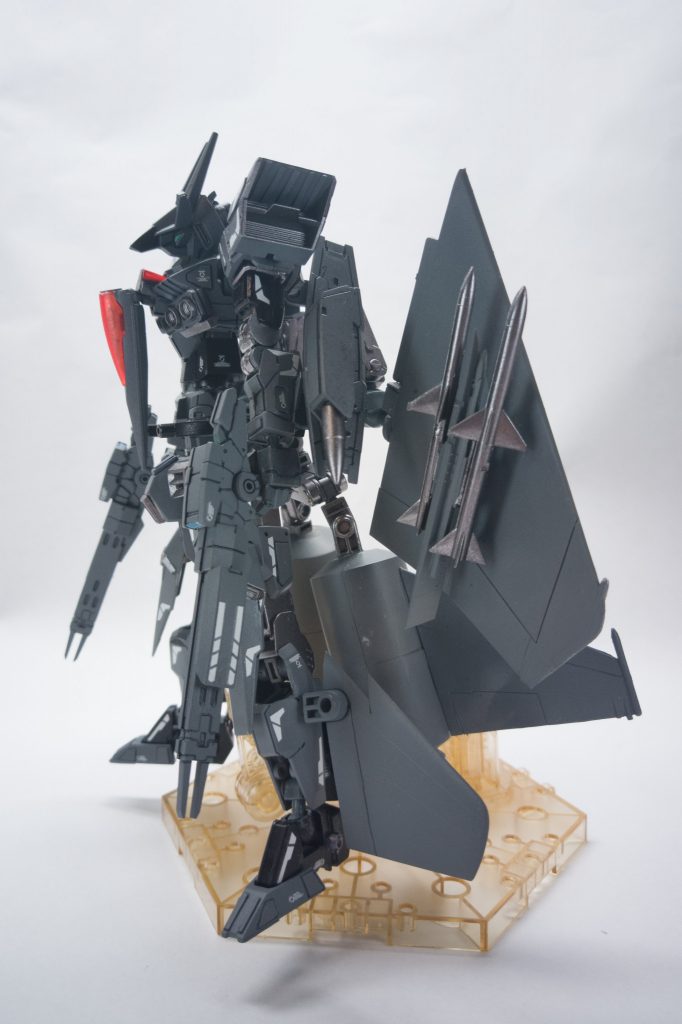 誘導ミサイルx4主翼下部に搭載されたミサイル。威力こそビームレールガンに劣るものの、安定した命中率と生産性により重宝される。