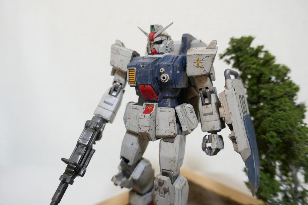 付属する陸戦型ガンダムは古い方ですが、これはこれでかっこいいですね。