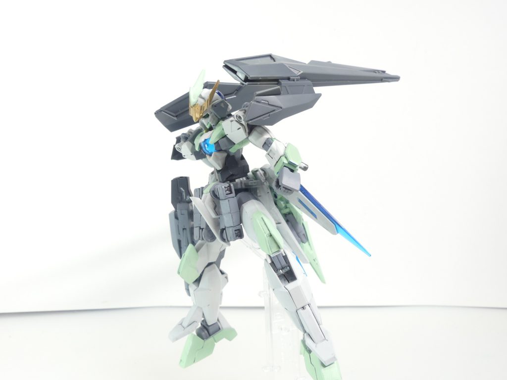 ライフル接続部と肩アーマーは３ミリ軸接続（後述レベルソ形態との関係）。肩アーマーが邪魔なときは本体に直付けでもいいかもしれません。