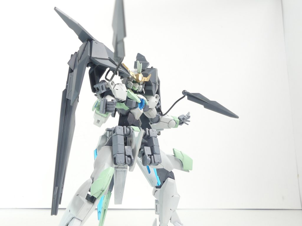 ～ＧＢＮ・フォース「アルケミスト」のフォースネスト～え、なになに。シバ・ツカサからだけど･･･「今のＧＢＮって、おかしいと思わねぇか」だってさ。まあ、それはあるかもね。アルスは、「惑星エルドラ事件」で消えて無くなった。別のサーバーに移されてなくなるはず、っていうのがあの時の作戦だったわよね。でも、実際は･･･そうじゃないことがはっきりしつつある、と。ＧＢＮ管理サイドは、本当はロールバックに失敗したんじゃないかって。さすがは「ブレイクデカール」の作り手、そういう風に見るのね？アル。つい最近登録されたＥＬダイバーは、明らかにアルスのデータから生まれたもの･･･はっはっは、シバったらもう調べちゃって。ＧＢＮはデータの集積であり、「エルドラ武装」の一件とかもあって･･･「思い」は別のデータに再構築されるらしいのよね。それはあたしもよく解る。アルには、通常のボディを与えなかったんだ。一ダイバーに託して、と･･････一度会ってみたいな。そのダイバー。どこにいるかは、さすがに解らないけど。今の混沌としたＧＢＮを救う、切り札に･･･なるかもしれないし、ね？